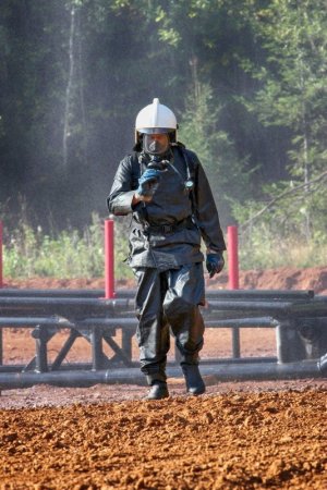 Фотофакт: пожарные ликвидировали учебный разлив нефти в Удмуртии