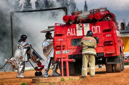 Фотофакт: пожарные ликвидировали учебный разлив нефти в Удмуртии