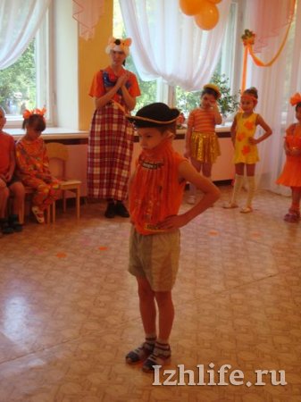 В ижевском детском саду ребята презентовали костюмы к «Рыжему фестивалю»
