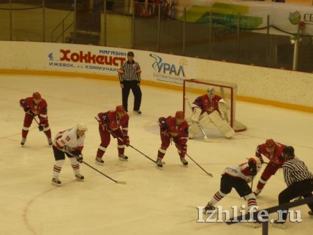 Хоккеисты «Ижстали» вырвали победу у челябинского «Челмета»