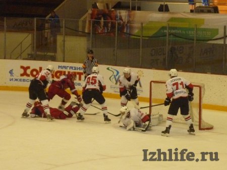 Хоккеисты «Ижстали» вырвали победу у челябинского «Челмета»