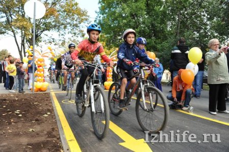 В Ижевске открыли 10-километровую велодорожку и короновали самую рыжую красавицу