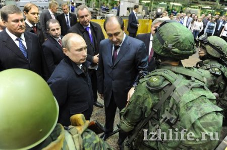 В Ижевске Путину презентовали новую боевую экипировку «Ратник»