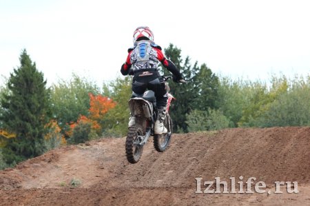 В мотокроссе в Ижевске принял участие 4-летний гонщик