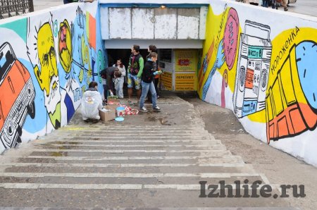 Фотофакт: в подземном переходе у УдГУ в Ижевске нарисовали пельмень и Чайковского