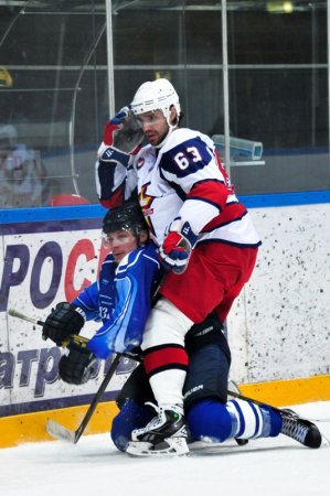 С победным счётом 5:4 закончился матч ижевcких хоккеистов в Рязани