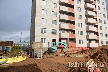В Ижевске 2 строителей погибли под завалом в траншее