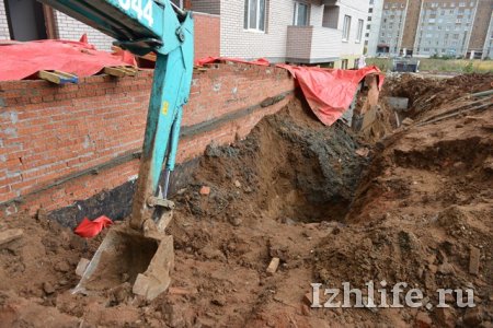 Начальник ребят, которых засыпало землей на стройке в Ижевске: «Давайте осторожнее»