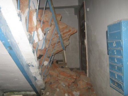 В Удмуртии из-за обвала стены жилого дома эвакуировали 11 человек