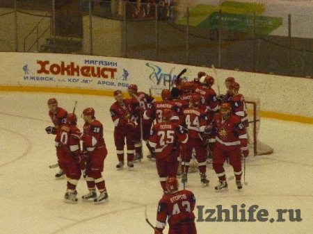 Долгожданная победа: ижевчане победили питерских хоккеистов со счётом 3:2