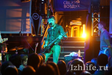 Группа «Торба-на-круче» без устали раздавала автографы в Ижевске