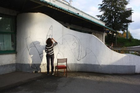 Фотофакт: у ВЦ «Галерея» в Ижевске появилась настенная живопись