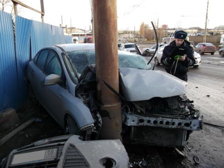 В Ижевске водитель «форда» поехал на обед, но попал в ДТП