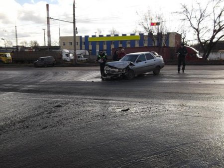 В Ижевске водитель «форда» поехал на обед, но попал в ДТП