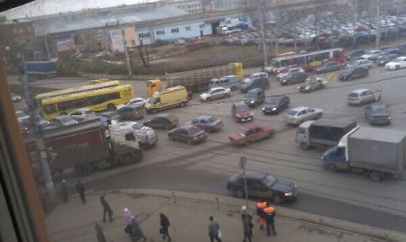 Из-за отключенных светофоров на Удмуртской-Кирова в Ижевске огромная пробка