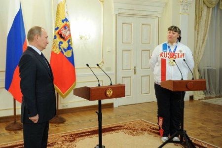 Владимир Путин встретился с сумоистками из Воткинска