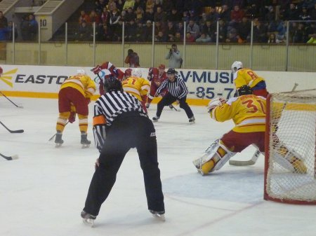 «Ижсталь» выиграла у липецких хоккеистов со счетом 4:2