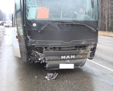 Под Ижевском столкнулись автобус и три легковушки