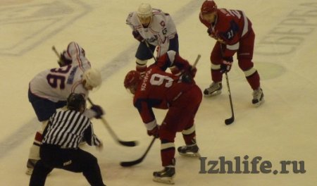 Разгромное поражение потерпела «Ижсталь» от саратовских хоккеистов