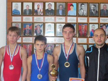 Спортсмены из Удмуртии завоевали 3 медали на Всероссийских соревнованиях по греко-римской борьбе
