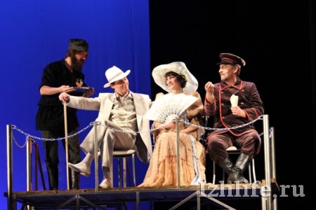 Премьера «Чайки» в Драмтеатре Ижевска: актеры в воде и реальный дождь на сцене