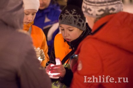 Фотофакт: в Ижевске зажгли свечи в память о погибших в ДТП