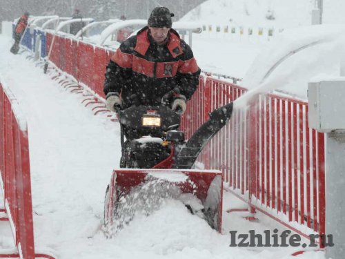 Лыжню для «Ижевской винтовки» спасают искусственным снегом