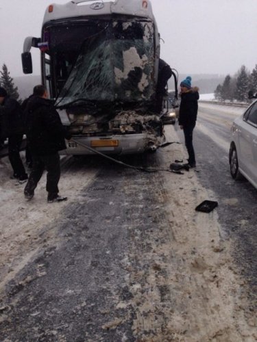 В Пермском крае междугородный автобус из Удмуртии врезался в фуру