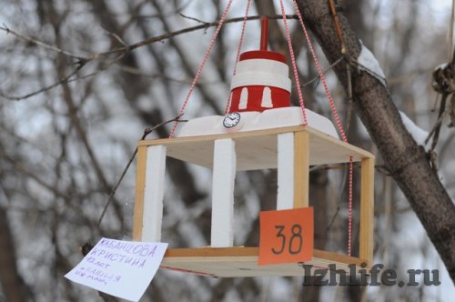В Ижевске появился «городок» из кормушек для птиц