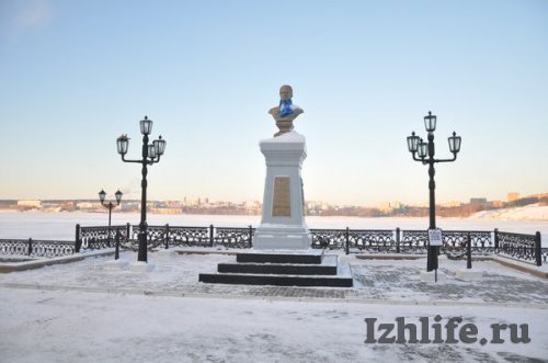 Фотофакт: скульптура голубей появилась на набережной Ижевска