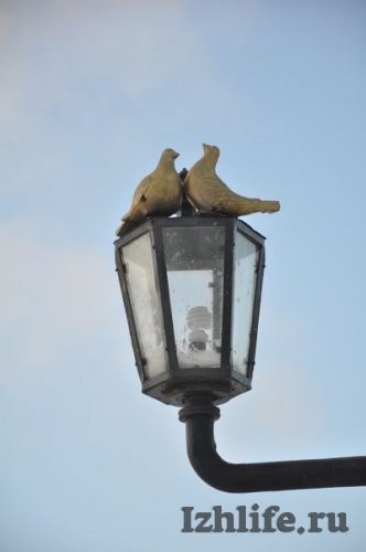 Фотофакт: скульптура голубей появилась на набережной Ижевска