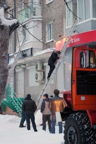 В Ижевске из горящей 5-этажки эвакуировали жителей и кошку Соню
