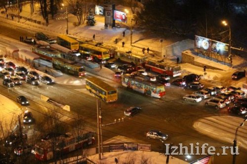 В Ижевске из-за аварии «встала» улица Кирова