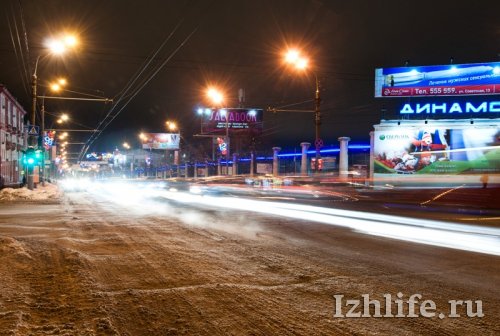 Фотофакт: в Ижевске заработала ночная новогодняя иллюминация