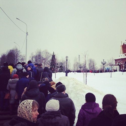 Фотофакт: на прощание с Калашниковым в Ижевске выстроилась огромная очередь