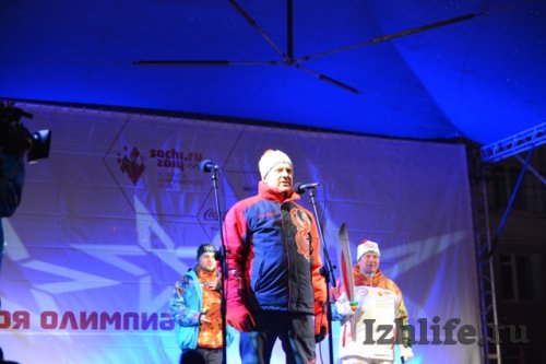 Президент Удмуртии и всемирно известная лыжница зажгли Олимпийскую чашу