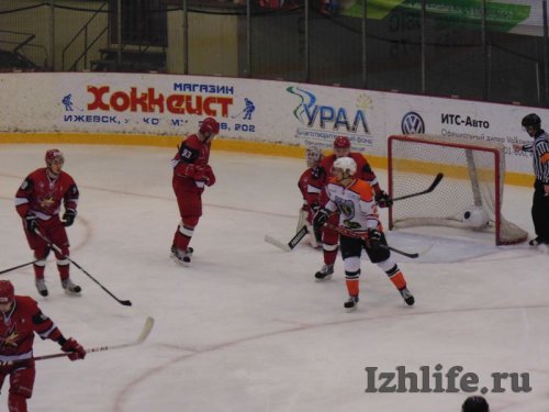 Ижевские хоккеисты одержали волевую победу над ХК «Ермак»