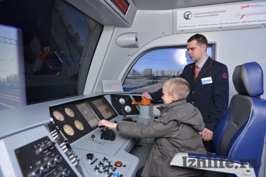 Тренажеры для вождения и кусок челябинского метеорита: в Ижевске побывал выставочный поезд-музей