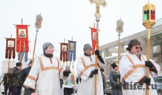 В Праздник Крещения в Ижевске прошли сразу два крестных хода