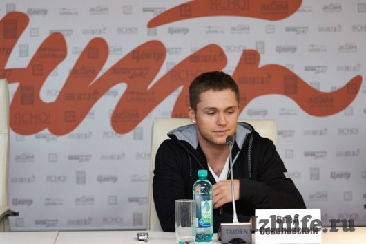 Влад Соколовский выступил в Ижевске вместе с местными танцорами