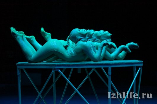 Фестиваль циркового искусства в Ижевске: артист c двумя головами и в пасти у льва