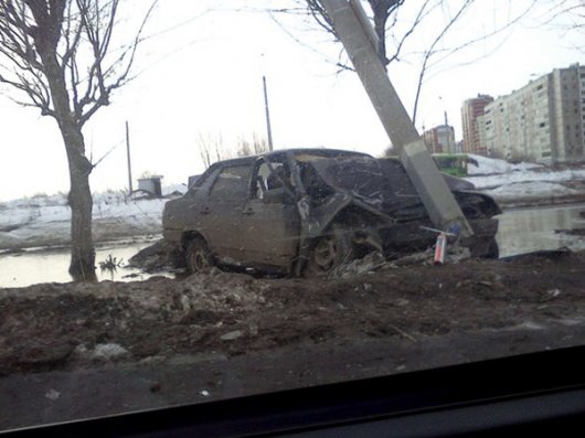 В Ижевске в столб влетела машина из Кировской области