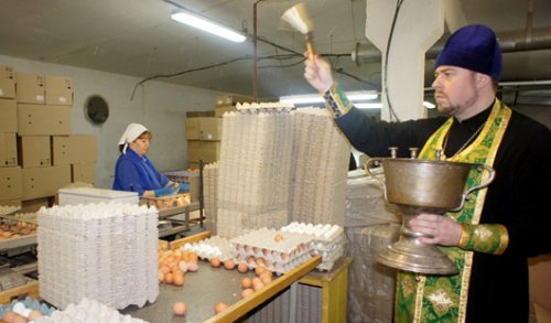 В канун Святой Пасхи птицефабрика «Чайковская» освятила всё яйцо