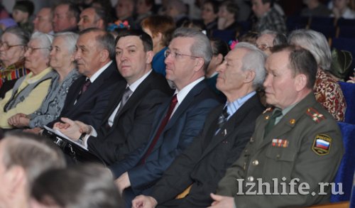 В Ижевске поздравили ветеранов с приближающимся Днем Победы
