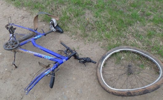 В Удмуртии под колесами легковушки погиб велосипедист
