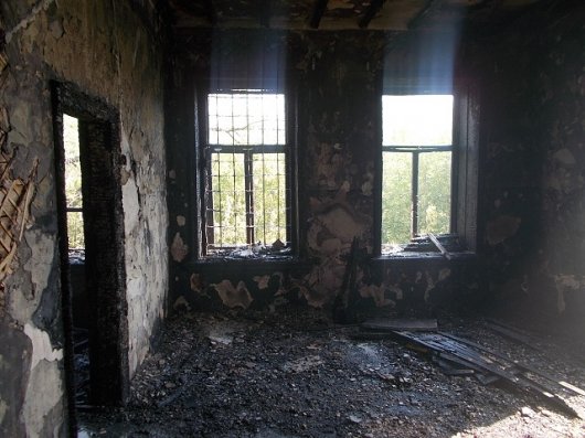 В центре Ижевска загорелся двухэтажный дом