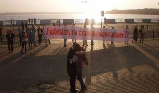 Ижевчанин сделал 10-метровый плакат с предложением для своей возлюбленной