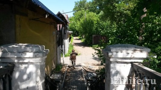 Старинные особняки и парфюмерные магазины: прогуливаемся по улице Свердлова