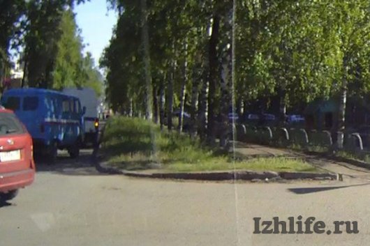В Ижевске автомобиль «Почты России» сбил ребенка