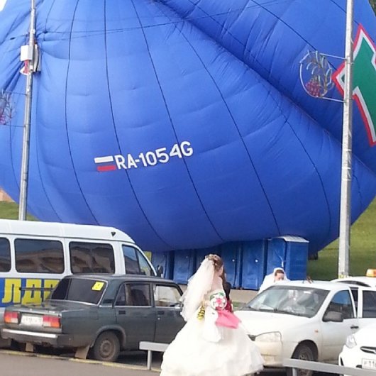 На ижевской набережной приземлившийся воздушный шар «навалился» на кабинки биотуалетов